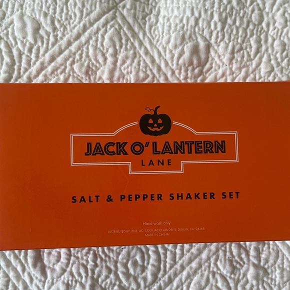 Halloween 🎃 Ghost Cat’s 🐈‍⬛ salt and pepper shaker set - Picture 3 of 4